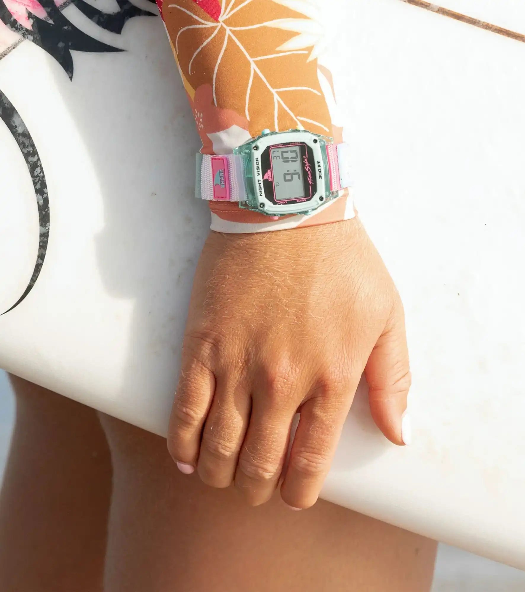 Freestyle - Shark Classic Leash - Caroline Marks - Clear Blue Sky - Watch