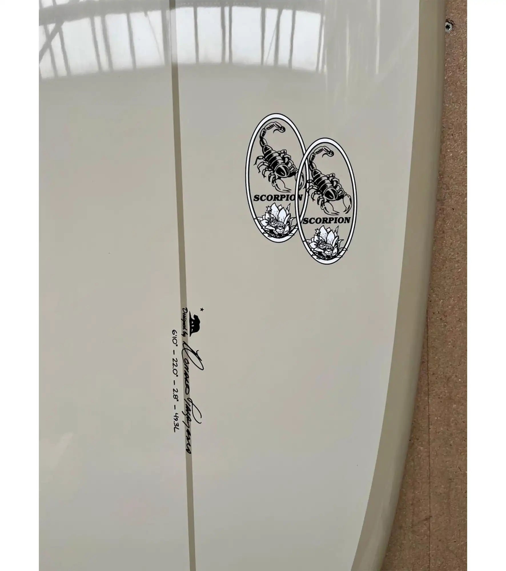 Takayama Scorpion 2 - Tuflite Pro - FCS II - 4 + 1 Fin